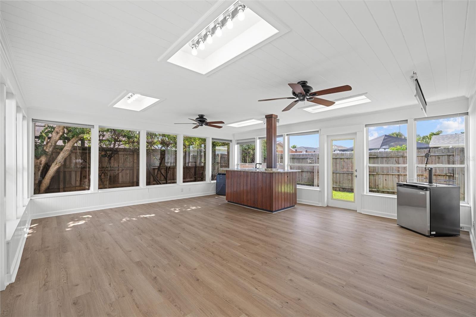 3913 W Eden Roc Circle