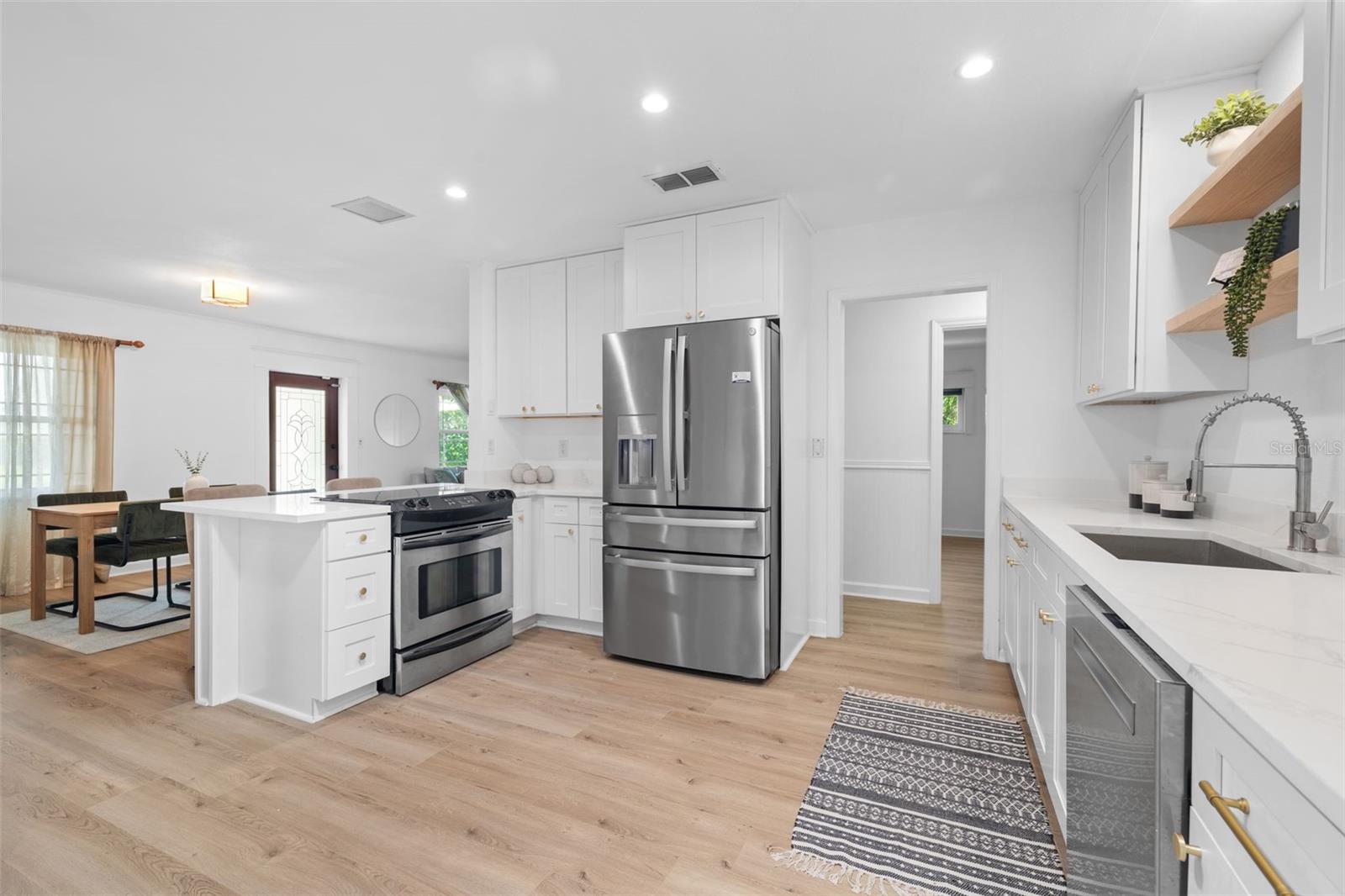 3913 W Eden Roc Circle