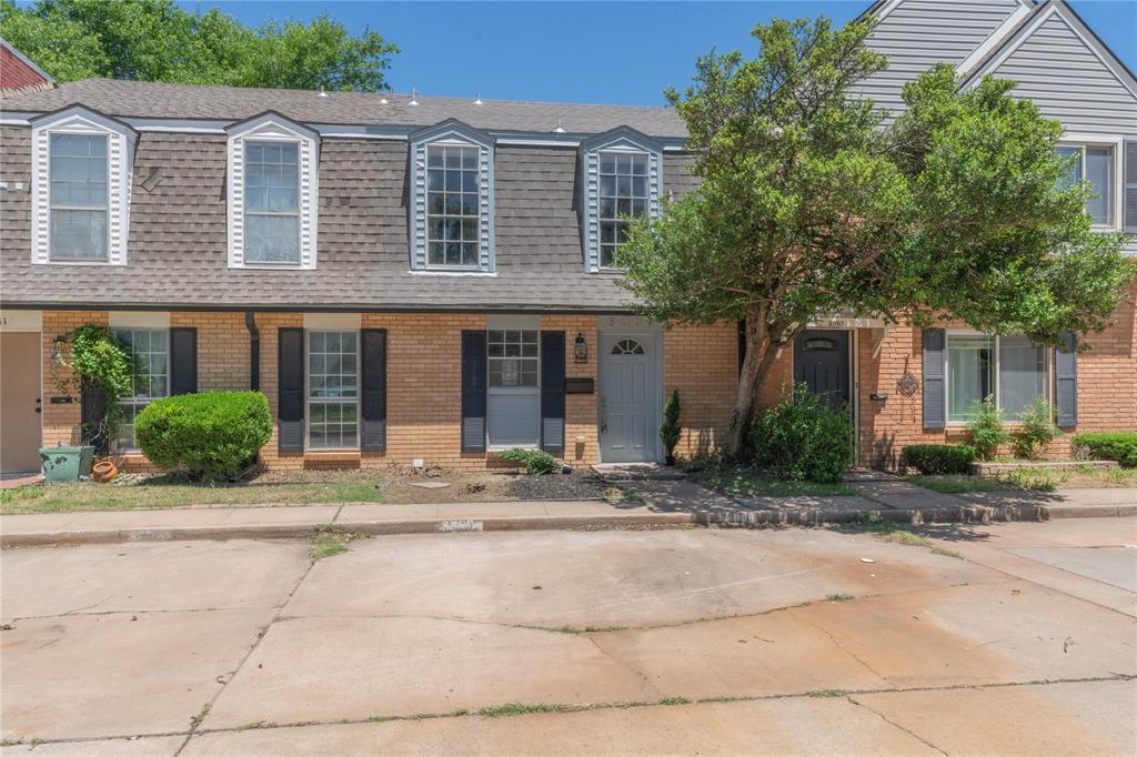 Discover low-maintenance living in this charming 2-bedroom, 2.5-bathroom townhome, ideally situated in NW OKC just minutes from the scenic Lake Hefner trails. This move-in ready home boasts fresh paint and new flooring throughout, highlighting a recent complete remodel. Inside, you'll find a large living room and a dedicated dining room featuring convenient corner built-in shelving. The kitchen is a chef's delight with new quartz countertops, a stylish tiled backsplash, and stainless steel appliances. The primary bedroom offers two spacious closets and an en-suite bath with a newly tiled shower. Enjoy your own private outdoor oasis in the low-maintenance fenced backyard, complete with a patio area perfect for a small garden. Don't miss your chance to own this beautifully updated townhome – schedule your showing today!