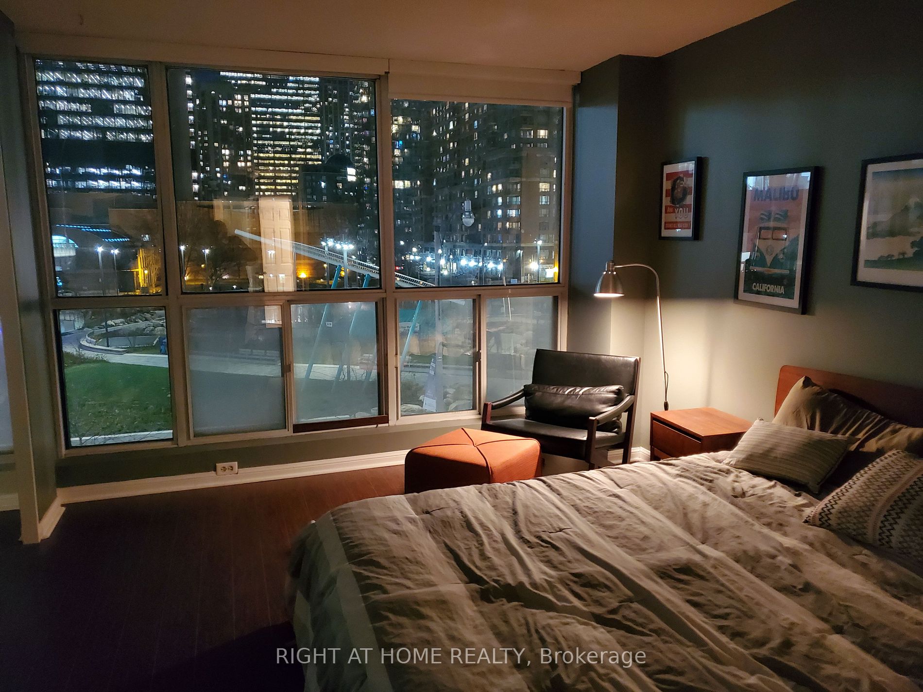 24 W Wellesley St 317