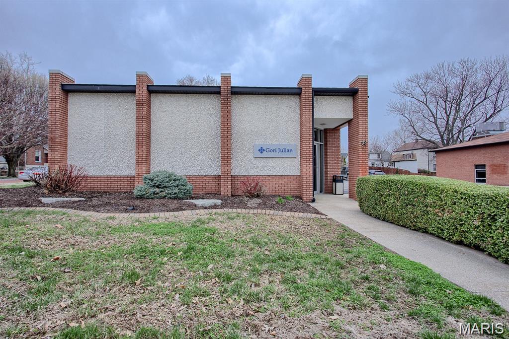 Looking for that perfect office building that is move in ready? Check out this Mid-Century Brick structure on corner lot in downtown Alton. Just across the street is the beautiful Seminary Square where you can see the river. Reception area, kitchen, 2 baths and 5 additional rooms to meet your business needs. View the 3D interactive tour and the Floorplan. Seller has financial interest in brokerage.