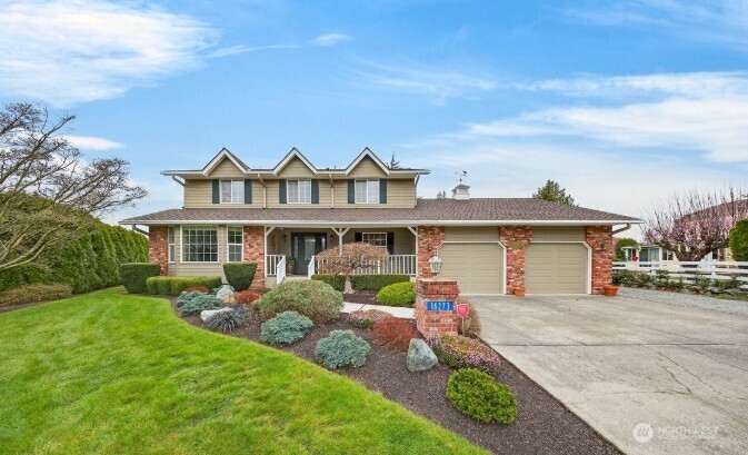 Beautifully updated one-owner custom home nestled on a private cul-de-sac in the desirable Skagit Golf and Country Club community. Thoughtfully designed and meticulously maintained, this residence offers effortless access to downtown and the freeway. Highlights include central A/C, lush mature landscaping, and an expansive deck with serene outlooks—ideal for refined indoor-outdoor living.