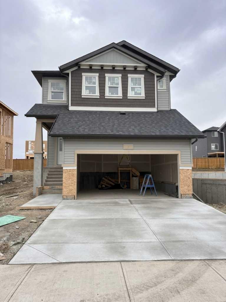 147 Vantage Crescent SW