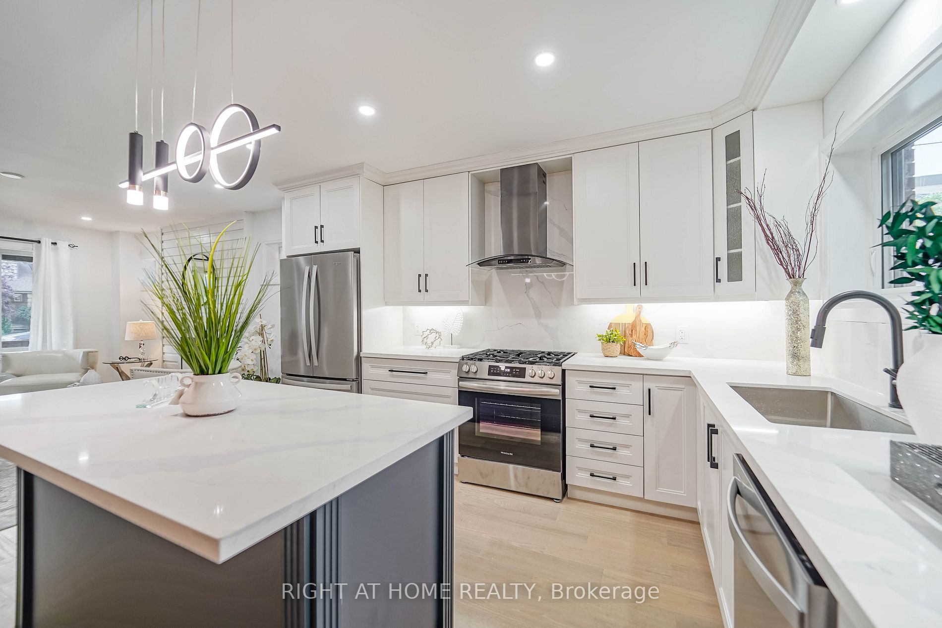 801 Coxwell Ave