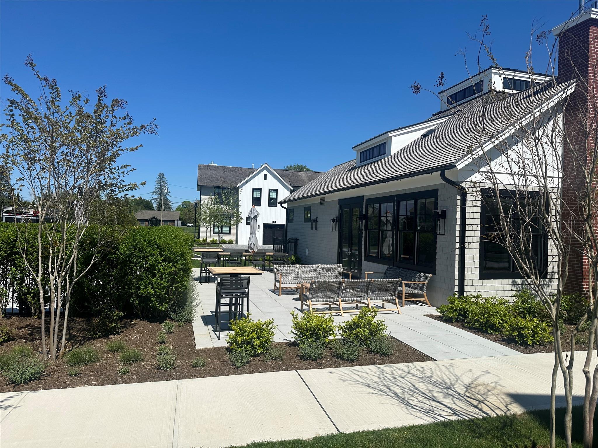 8 Magnolia Drive 2A