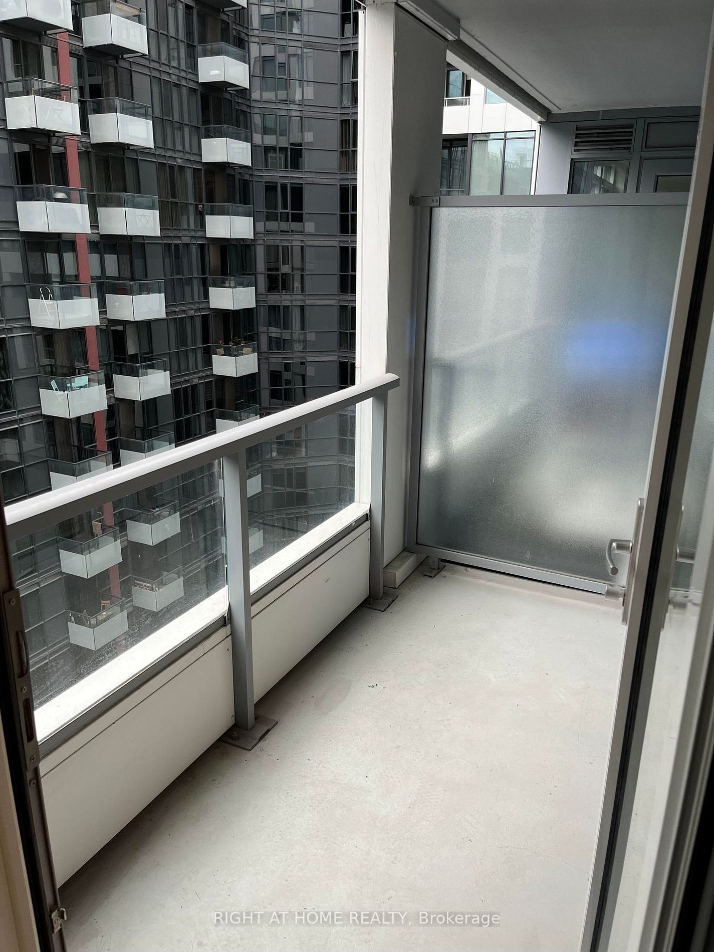 576 W Front St 726