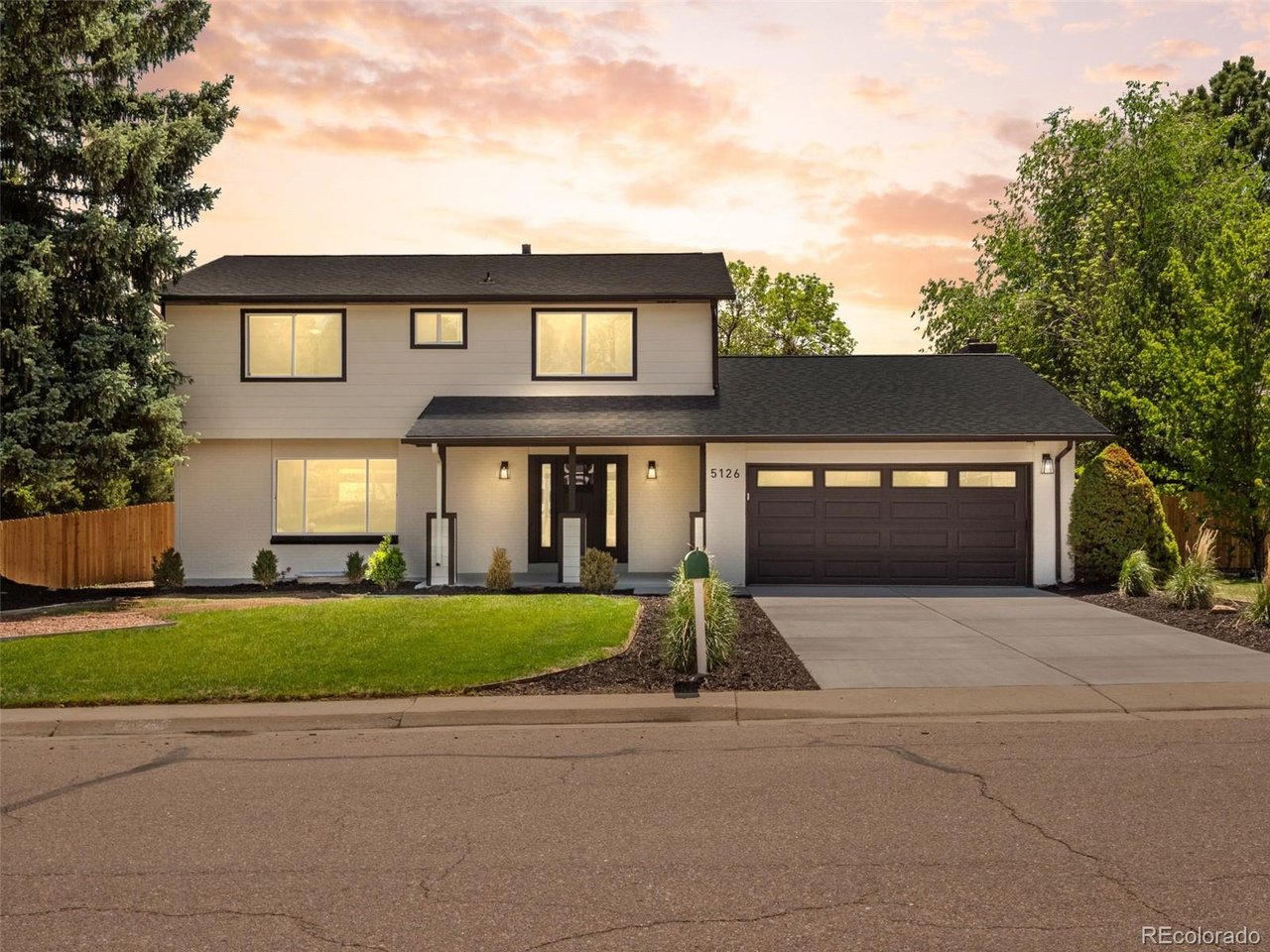 5126 W Freemont