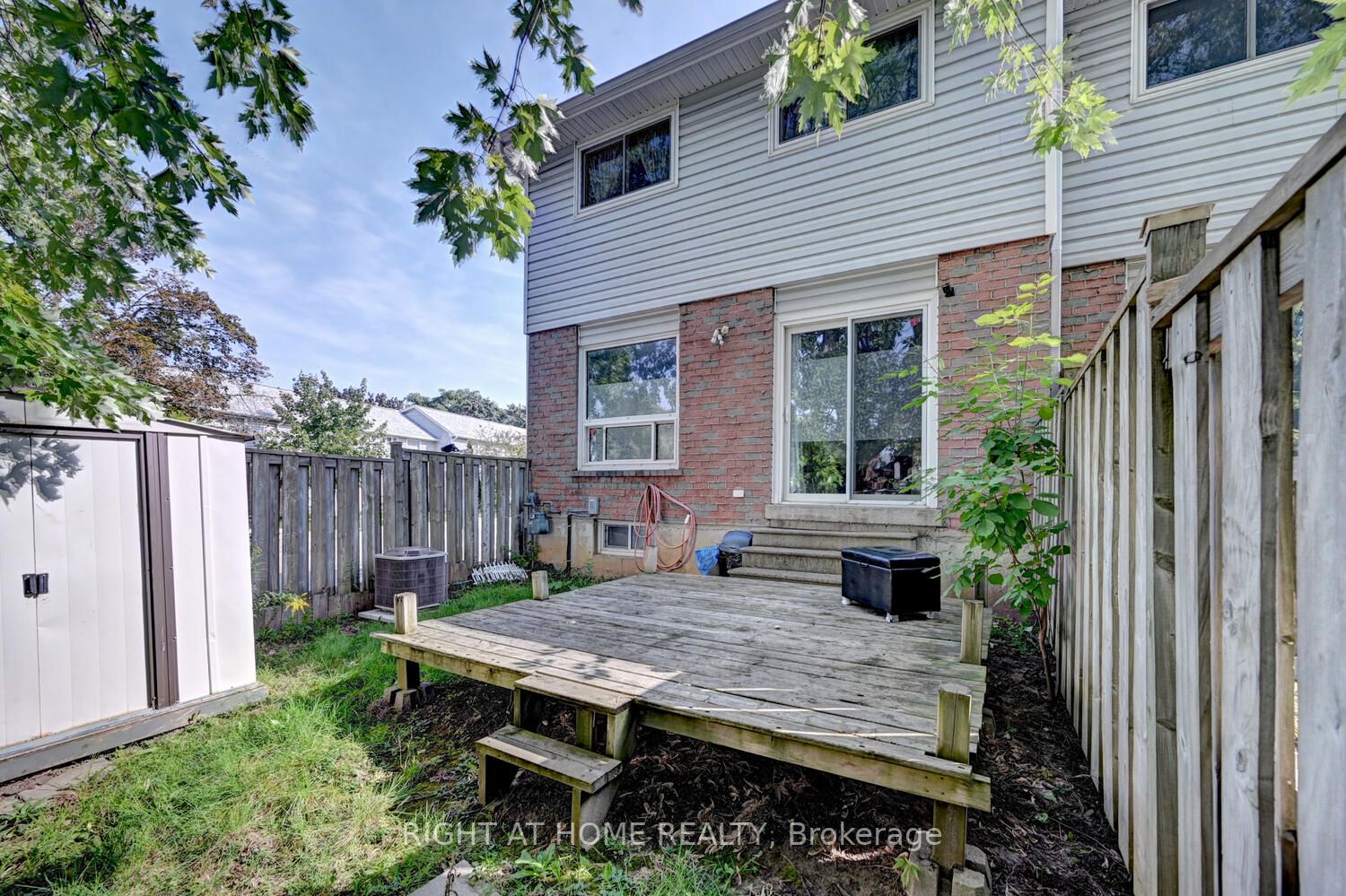 32 Mowat Blvd 60