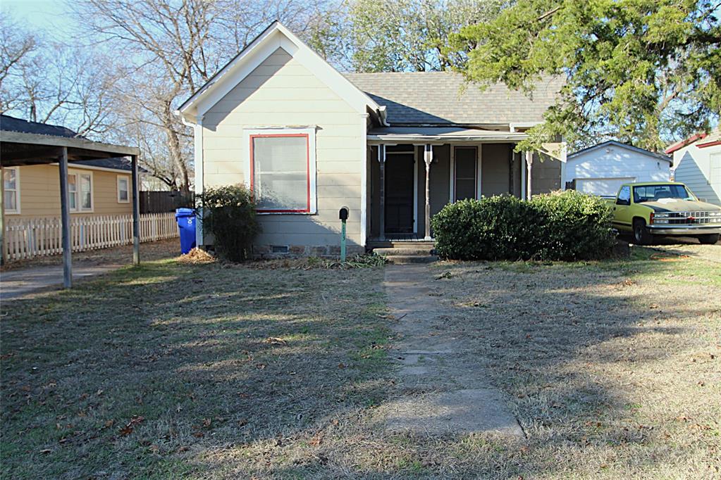 Approximately 3 blocks to downtown Norman. Heavy duty shingles, fenced back yard, central H&A, refrigerator and freestanding oven/range will stay with the home. Lots of large windows and some high ceilings provide lots of light, small wood burning iron stove in the living room, large bonus room would make a great 2nd bedroom with the addition of a closet. There is a laundry room with washer/dryer hookups.This property is approximately 3 blocks from downtown, and 2 blocks from the east side of Andrews Park and just up the street from Ruth Updegraff Park.