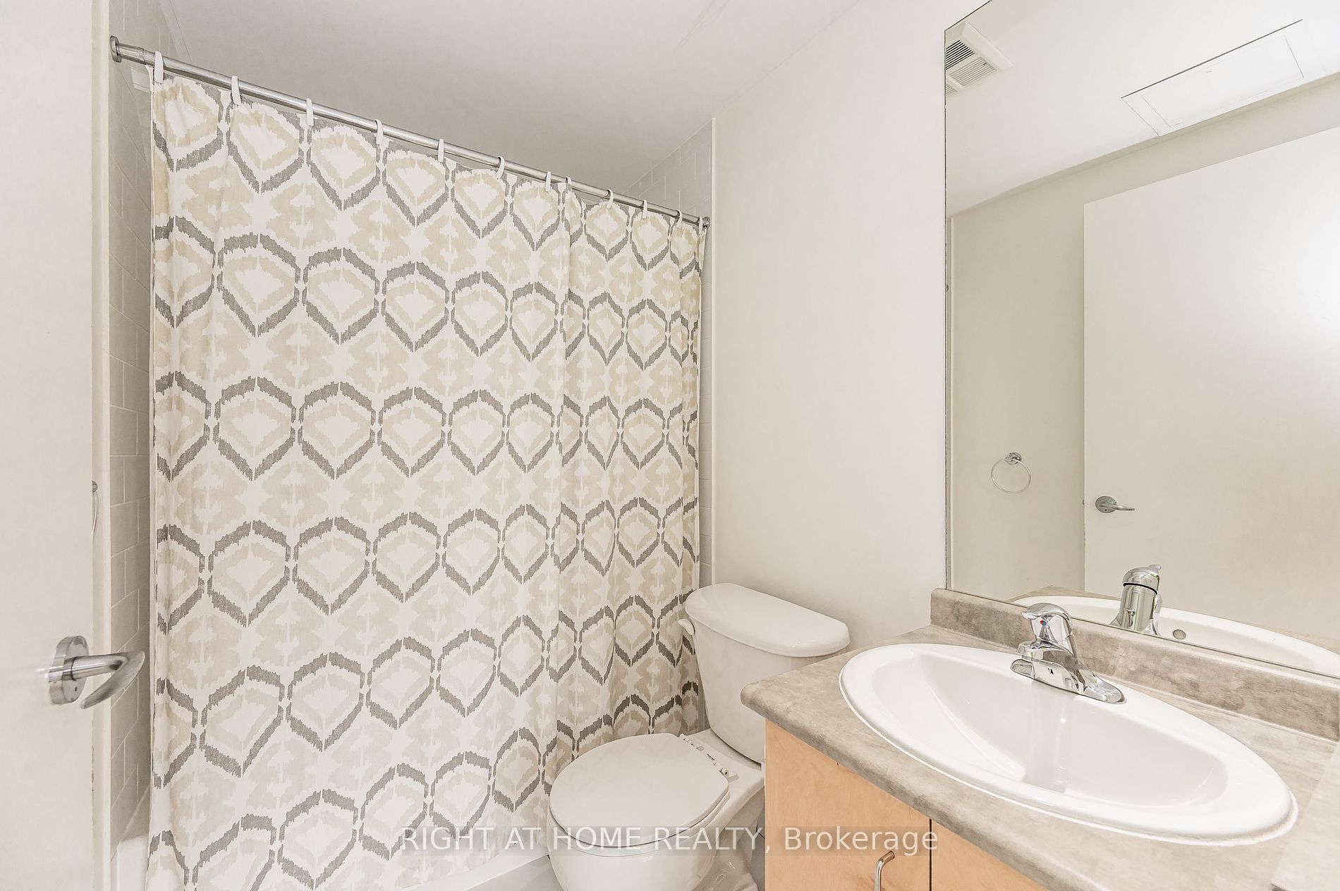 281 Mutual St 1701