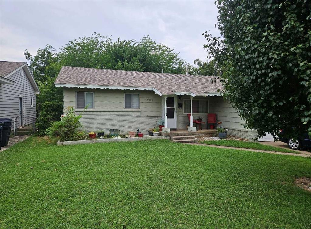 Charming 2-bedroom, 1-bath home in a prime location! Featuring a beautifully remodeled kitchen and bathroom (2020), two spacious bedrooms, and stunning hardwood floors throughout. Enjoy the versatile utility/bonus room and a large backyard—perfect for relaxing or entertaining. Conveniently located just minutes from Lake Hefner Pkwy, Broadway Extension, local parks, Lake Hefner, medical centers, dining, shopping, and more. Don’t miss out on this gem—schedule your showing today!