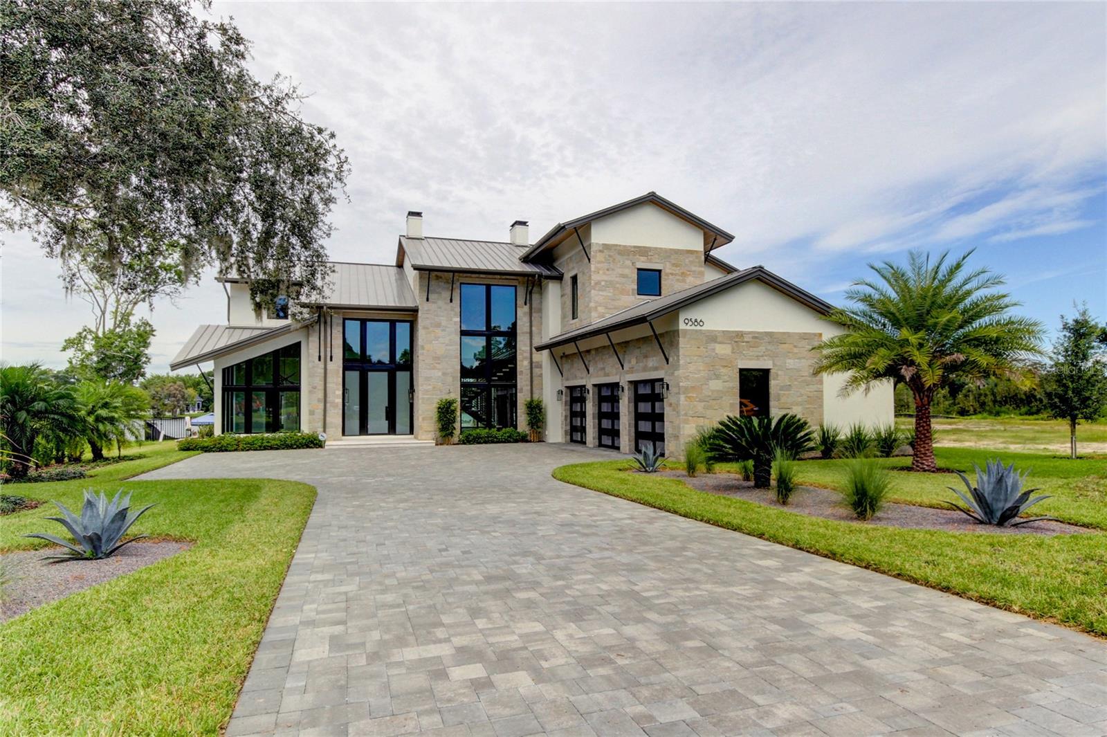 9586 Troutwater Lane, Tampa, FL