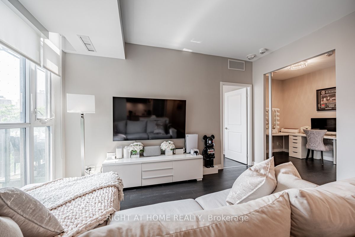 120 Parliament St 405