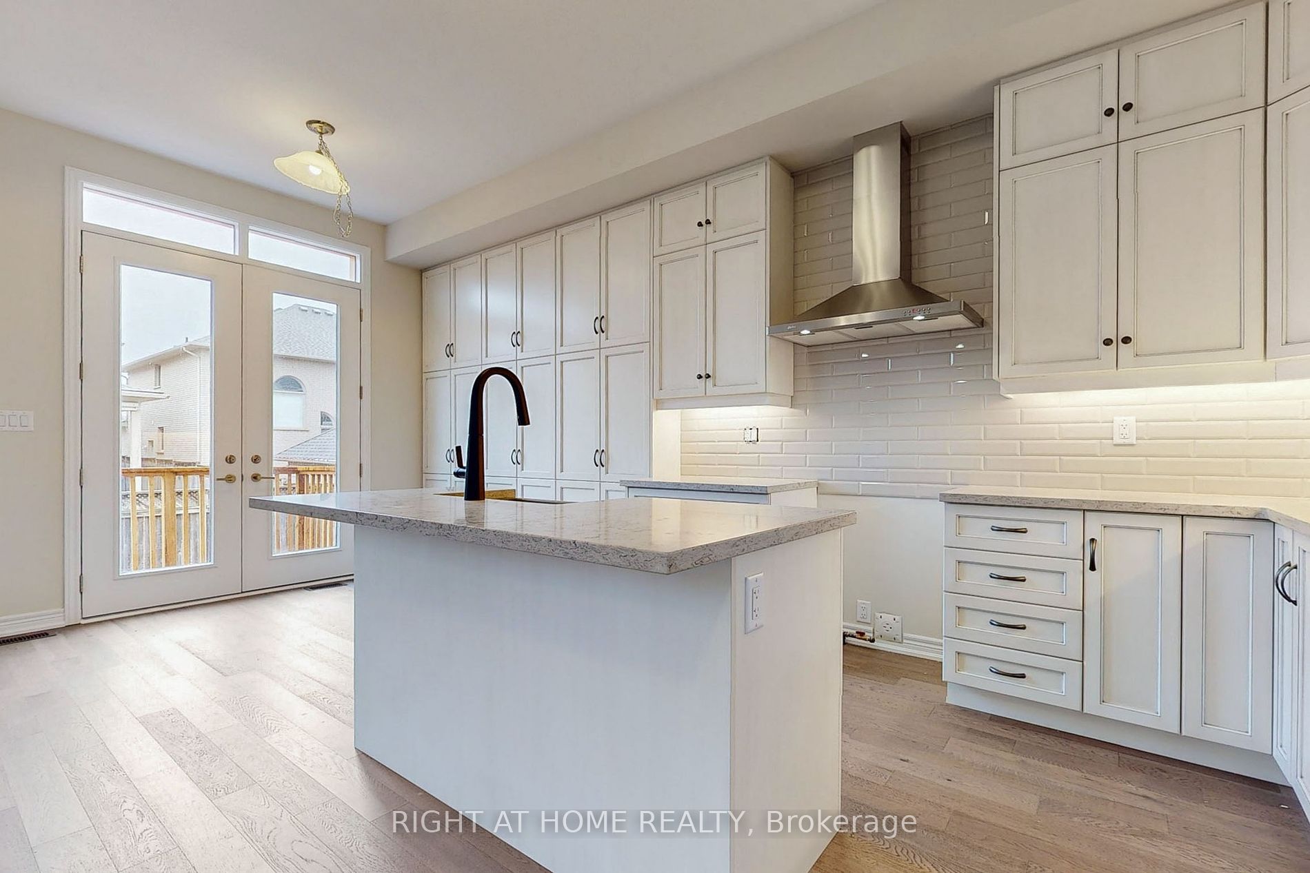 91 Starfire Cres