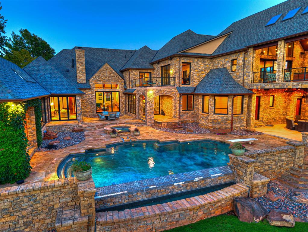 6401 Oak Tree Drive