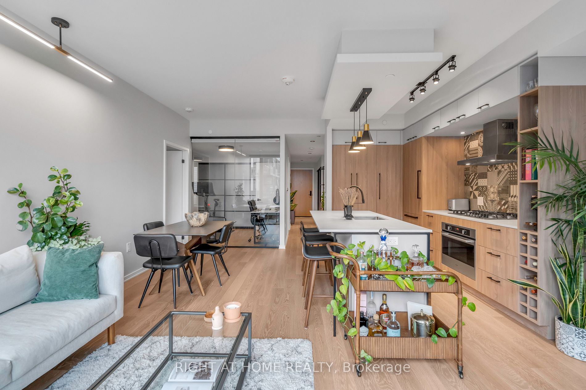 41 Dovercourt Rd 906