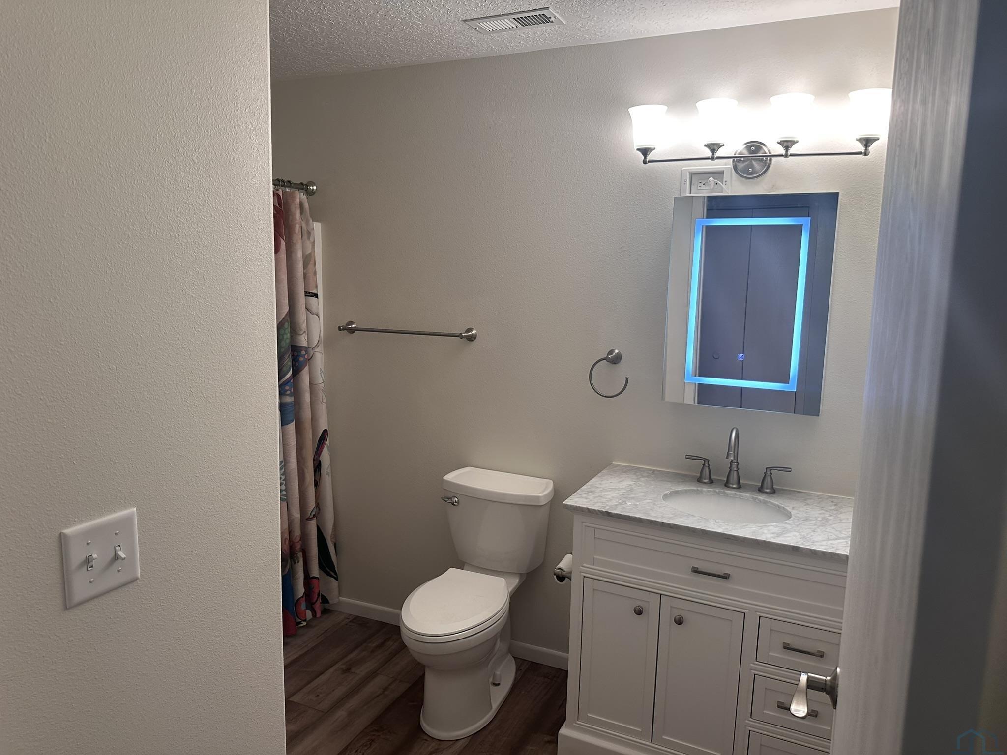 1100 Meadow View 2