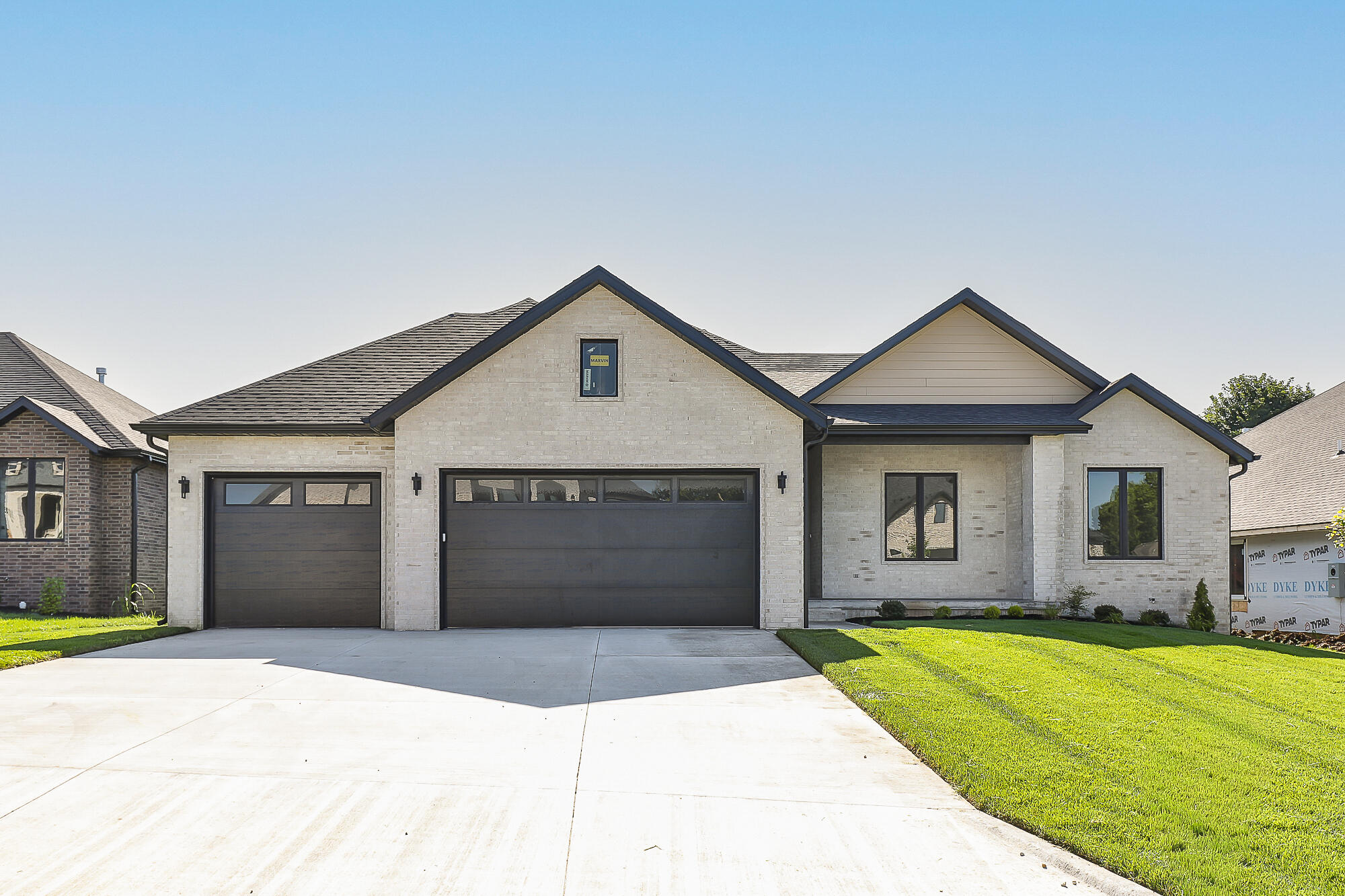 2016 N Silver Charm Avenue