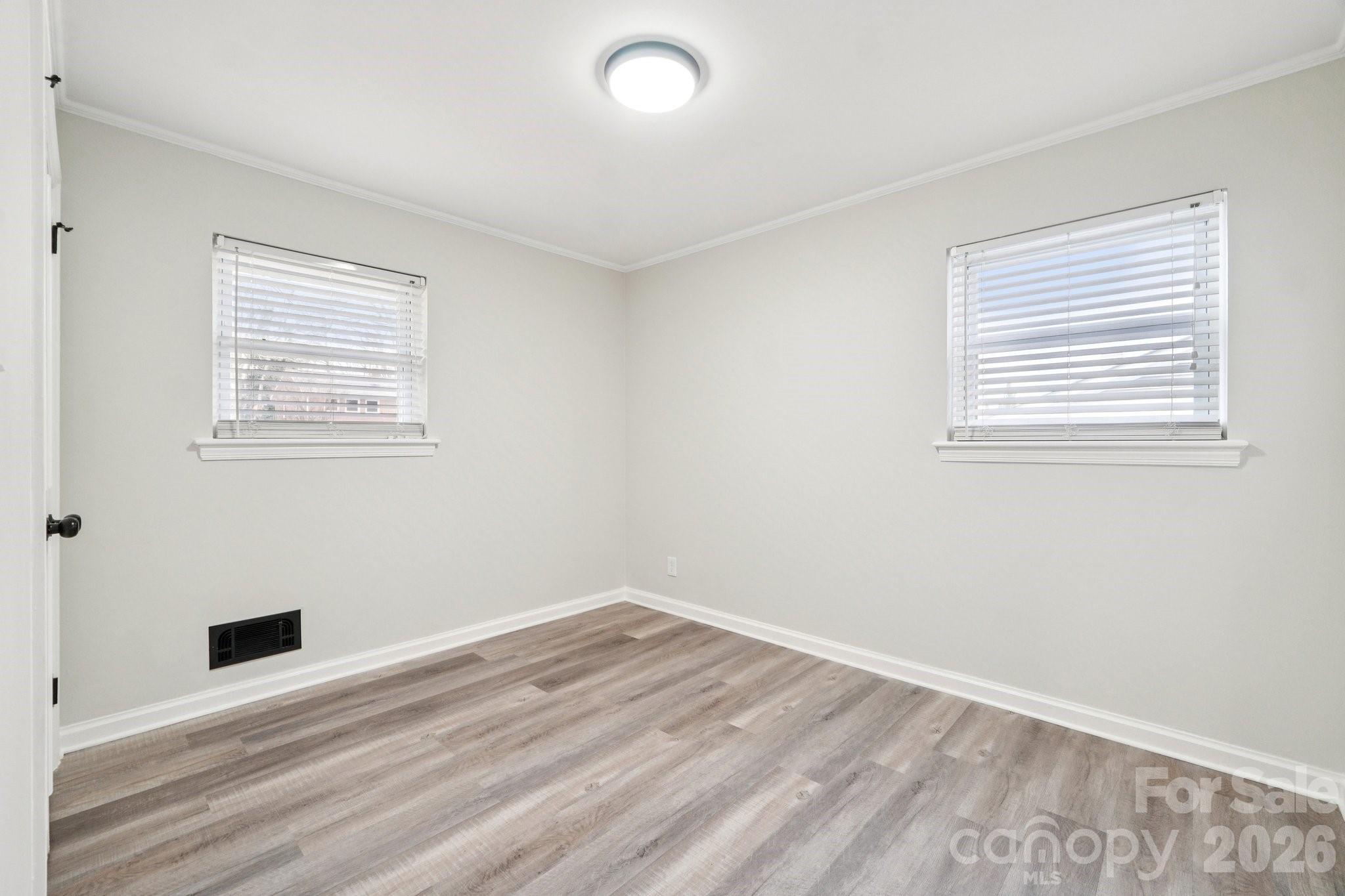 915 Crestmere Street