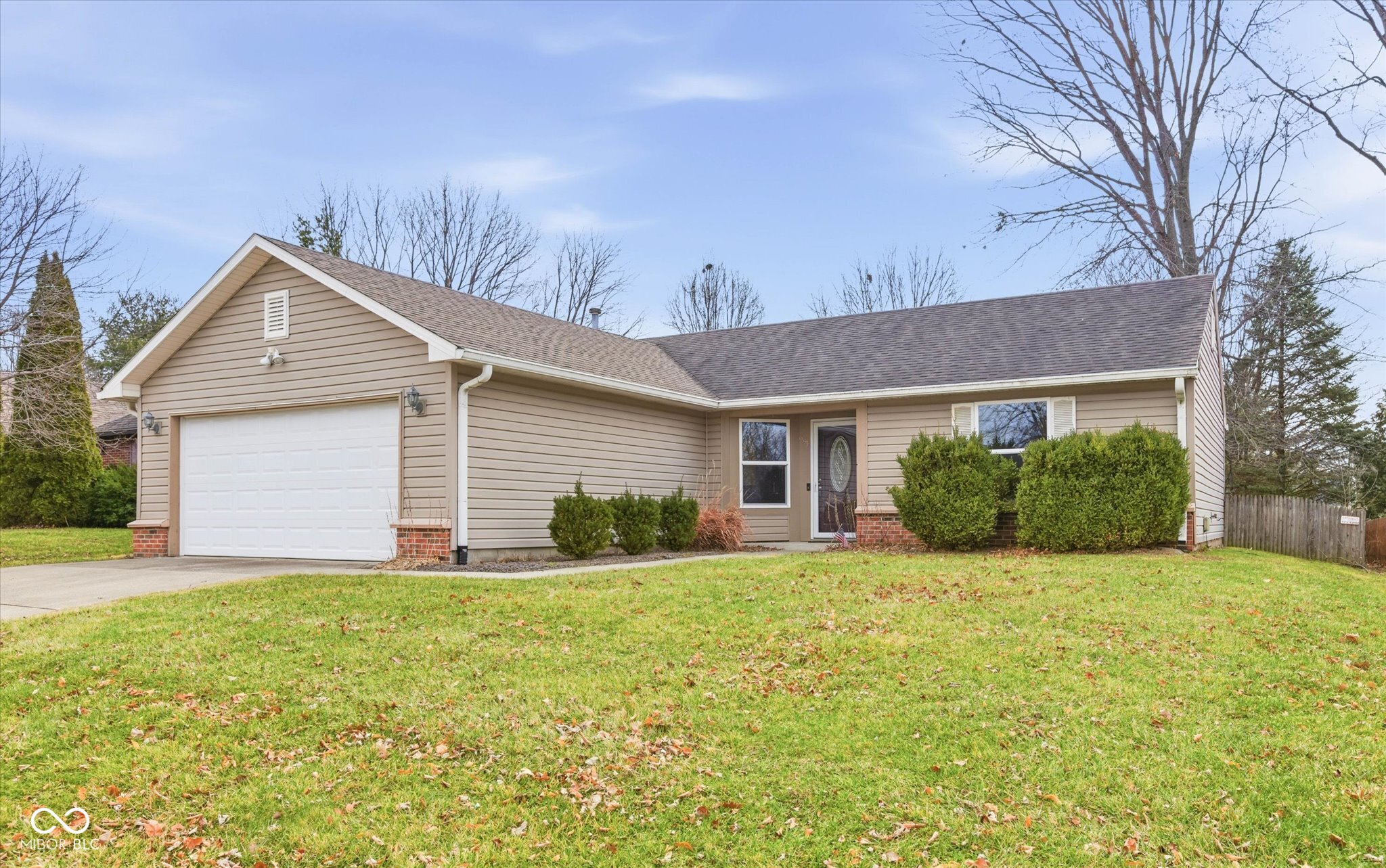 This Cherry Hill Farms 3-bedroom, 2 bath, one level home is move in ready with fresh paint throughout and brand-new vinyl plank flooring. Great floor plan with split bedrooms, vaulted ceiling, and many updates including primary bathroom tiled shower, light fixtures, kitchen appliances, and washer/dryer. Fully fenced backyard. Convenient Fishers location with easy access to all the amenities downtown Fishers offers, including restaurants, shopping, and the Nickel Plate Trail.