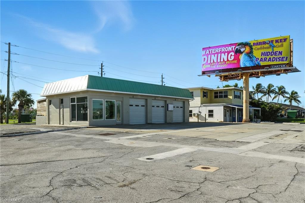 19003 San Carlos Blvd