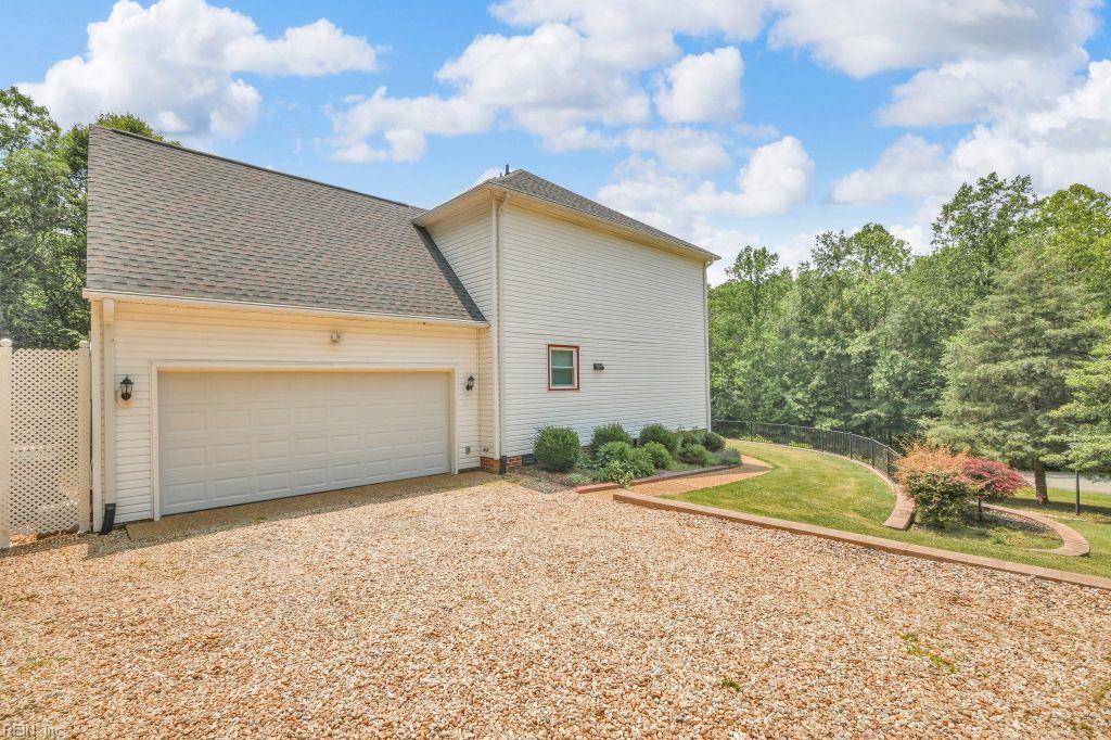 105 Londonderry Lane