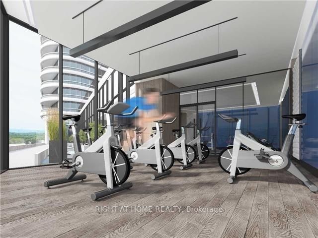 585 E Bloor St 2518