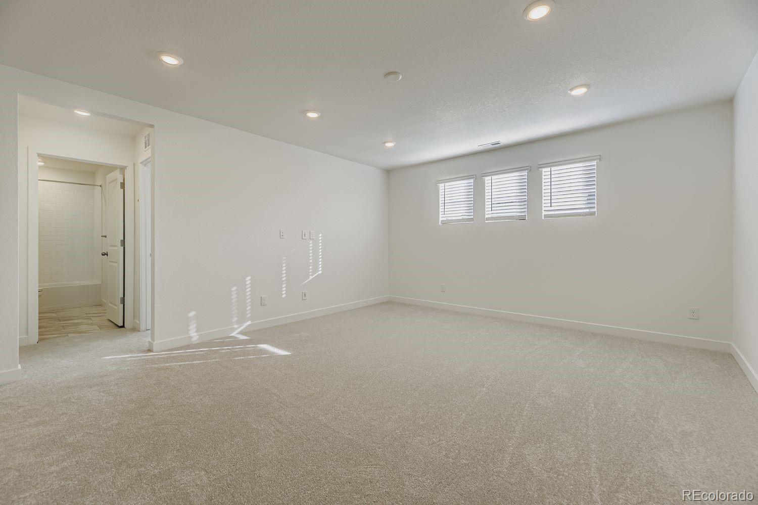 10828 Snowdon Street