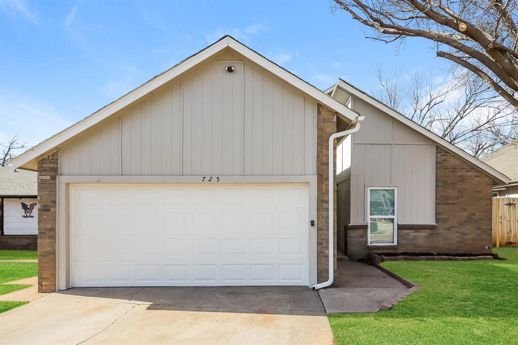 This pet-friendly home features modern finishes and a functional layout with ample kitchen storage, spacious living areas, and abundant natural light throughout. The private yard offers space suitable for gardening or outdoor relaxation. Conveniently located near schools, parks, dining, and local amenities. Technology-enabled maintenance services provide added convenience, and self-touring is available daily from 8 AM to 8 PM. Application details: one-time application fee of $50 per adult, a security deposit equal to one month’s rent, and applicable fees for pets ($250 non-refundable deposit + $35/month per pet), pools ($150/month), septic systems ($15/month), and any applicable HOA amenity fees. We do not advertise on Craigslist or request payment by check, cash, wire transfer, or cash apps.