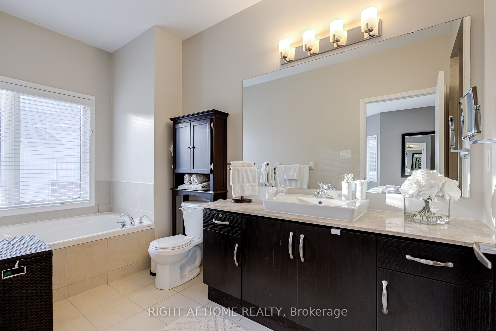 29 Coneflower Cres 50
