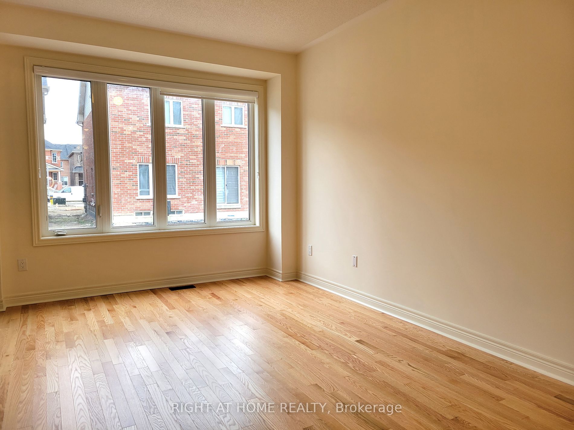 1265 Jim Brewster Circ