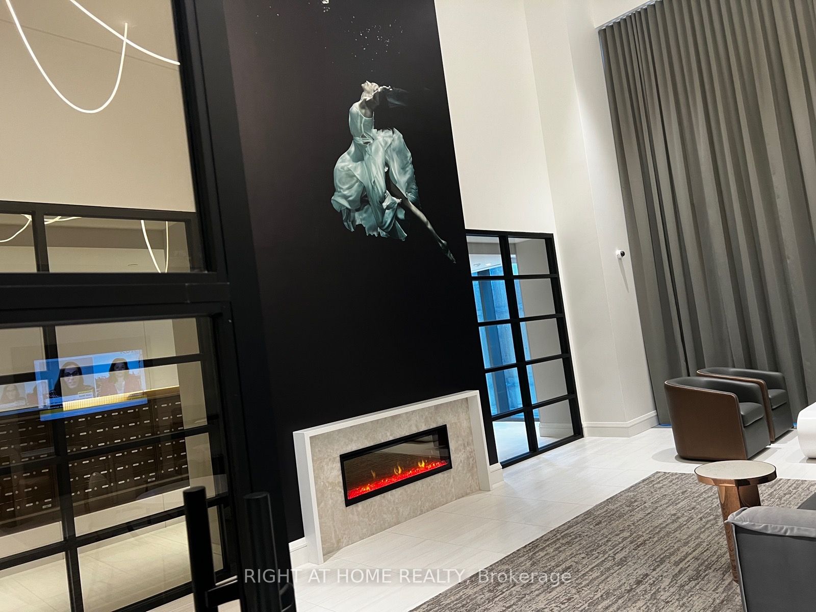 39 Roehampton Ave 1610