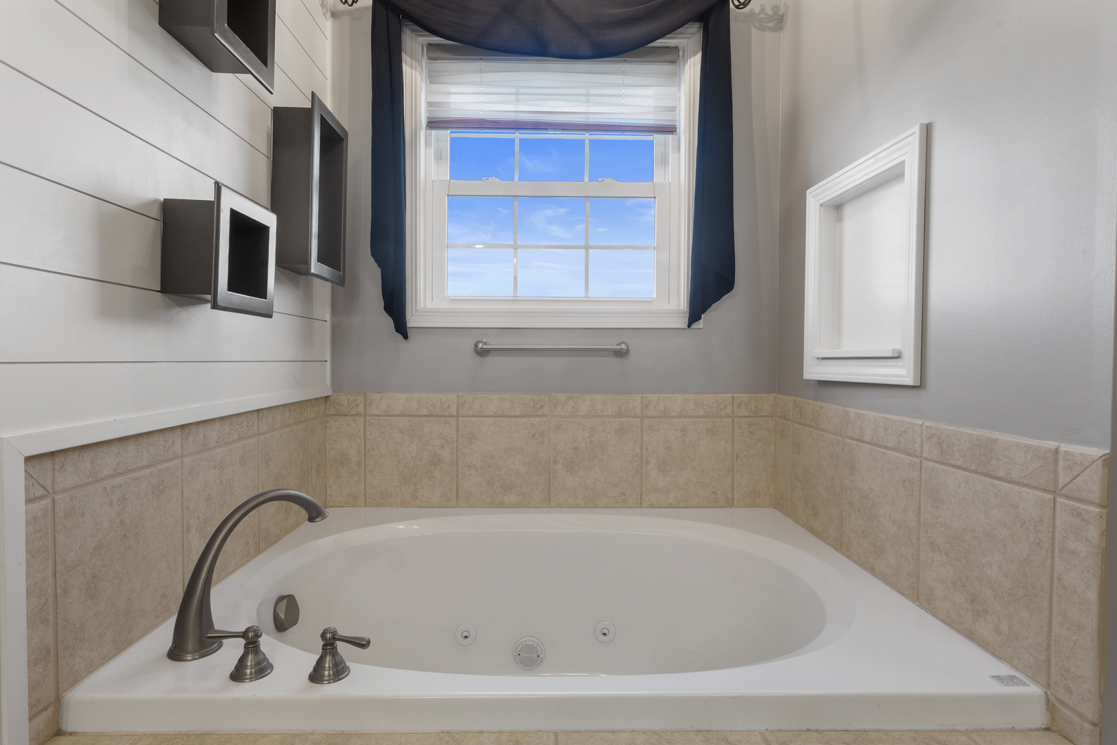 1808 S Orchard Drive