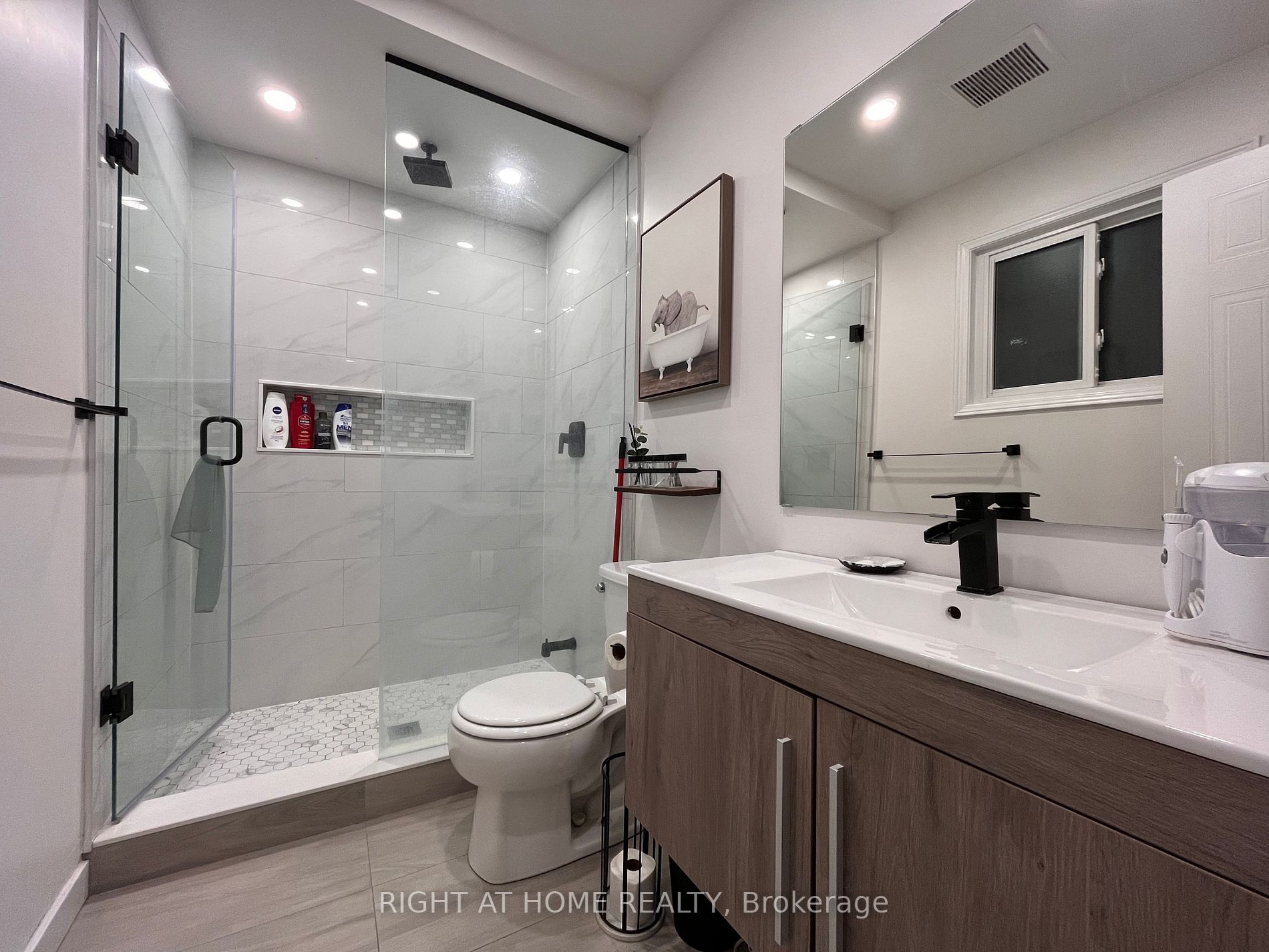 70 Fairmeadow Pl Upper