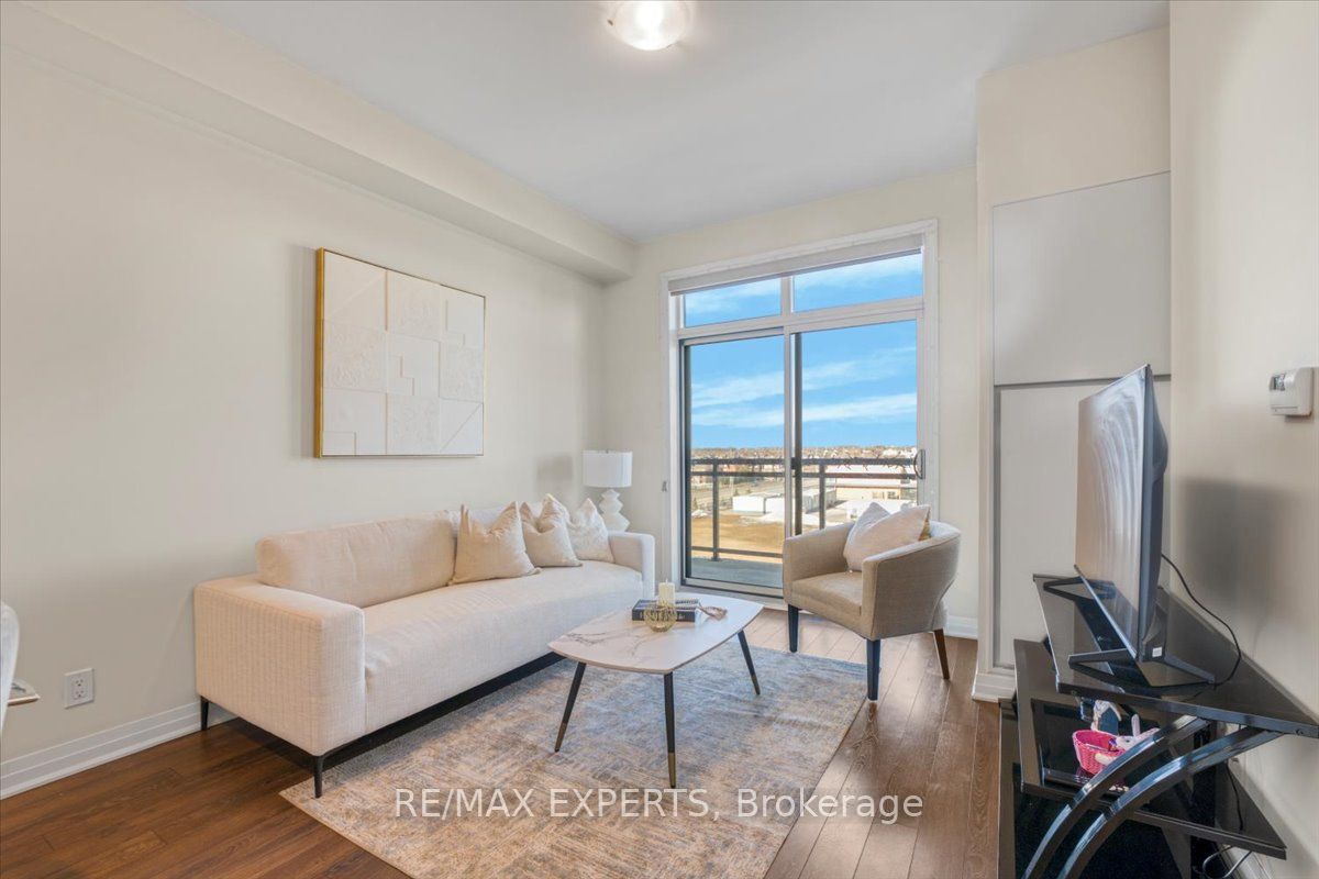 1105 E Leger Way 527