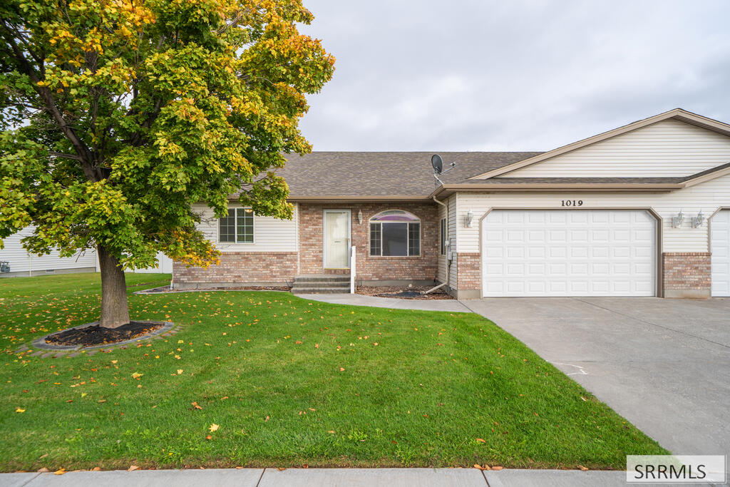 1019 S Edinburg Circle