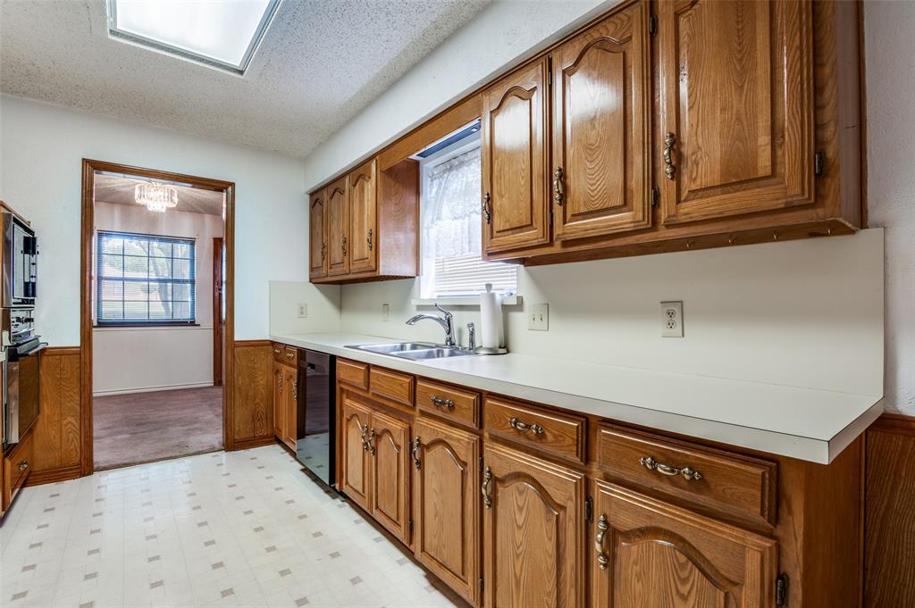 405 Shadowwood Trail