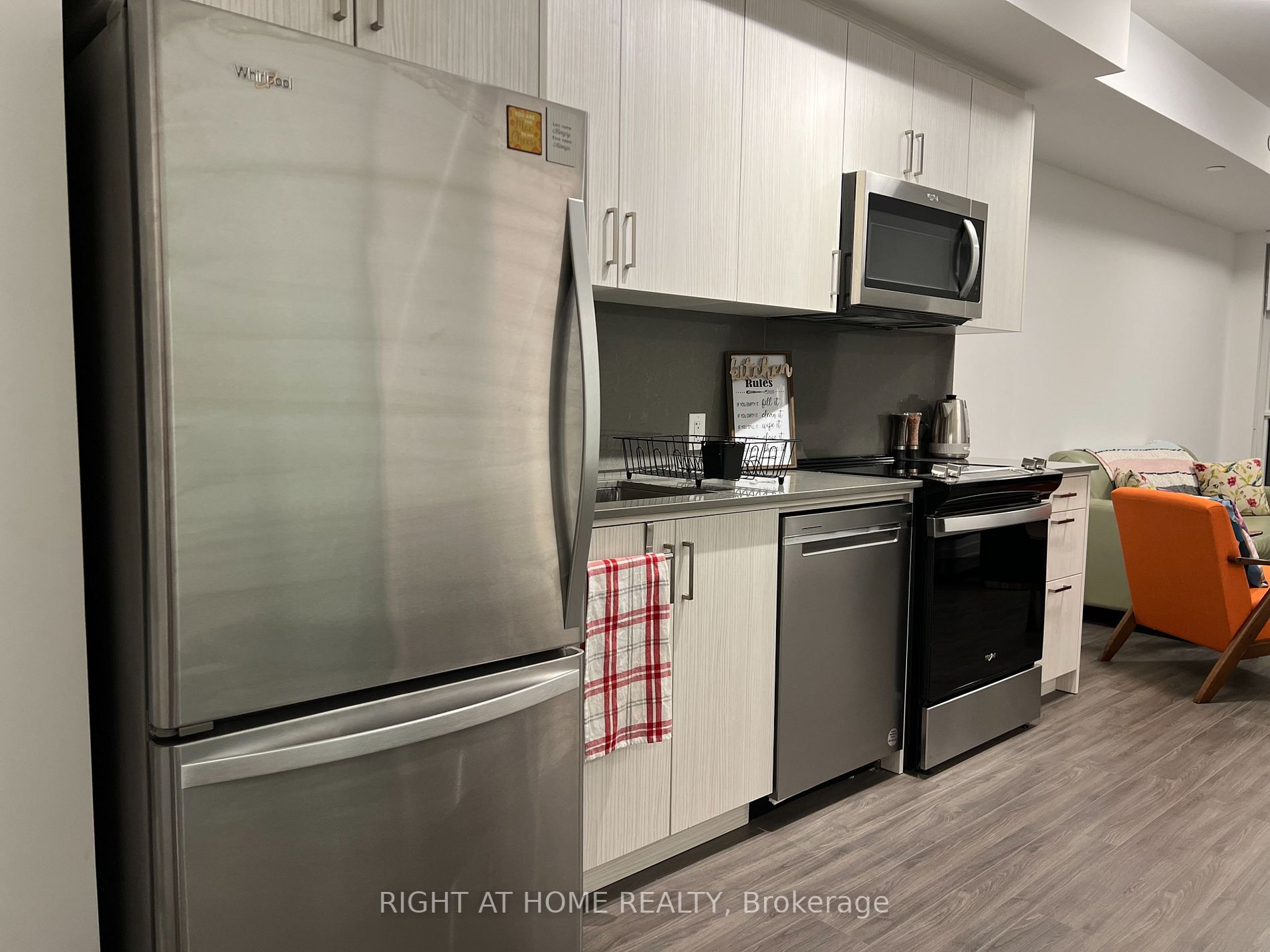 681 Yonge St 315