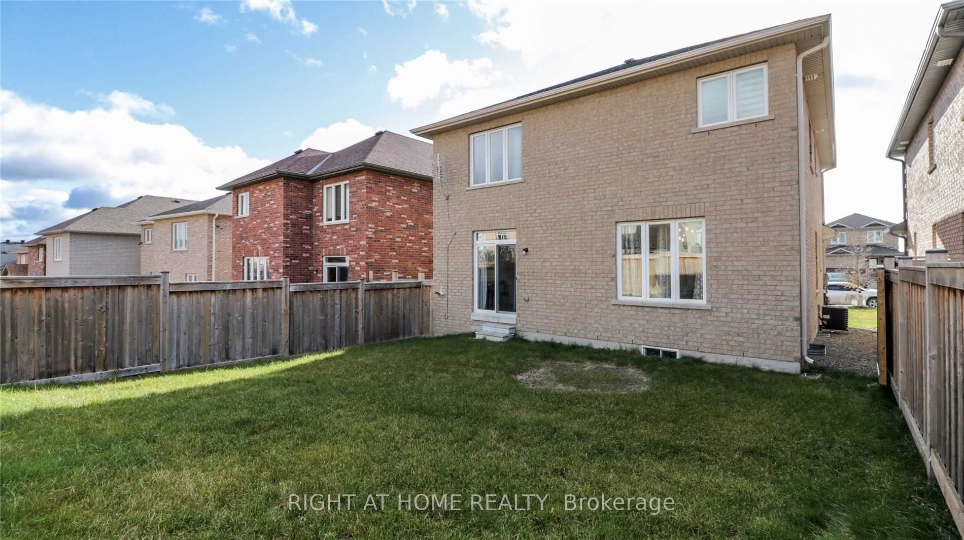 76 Hopkins Cres