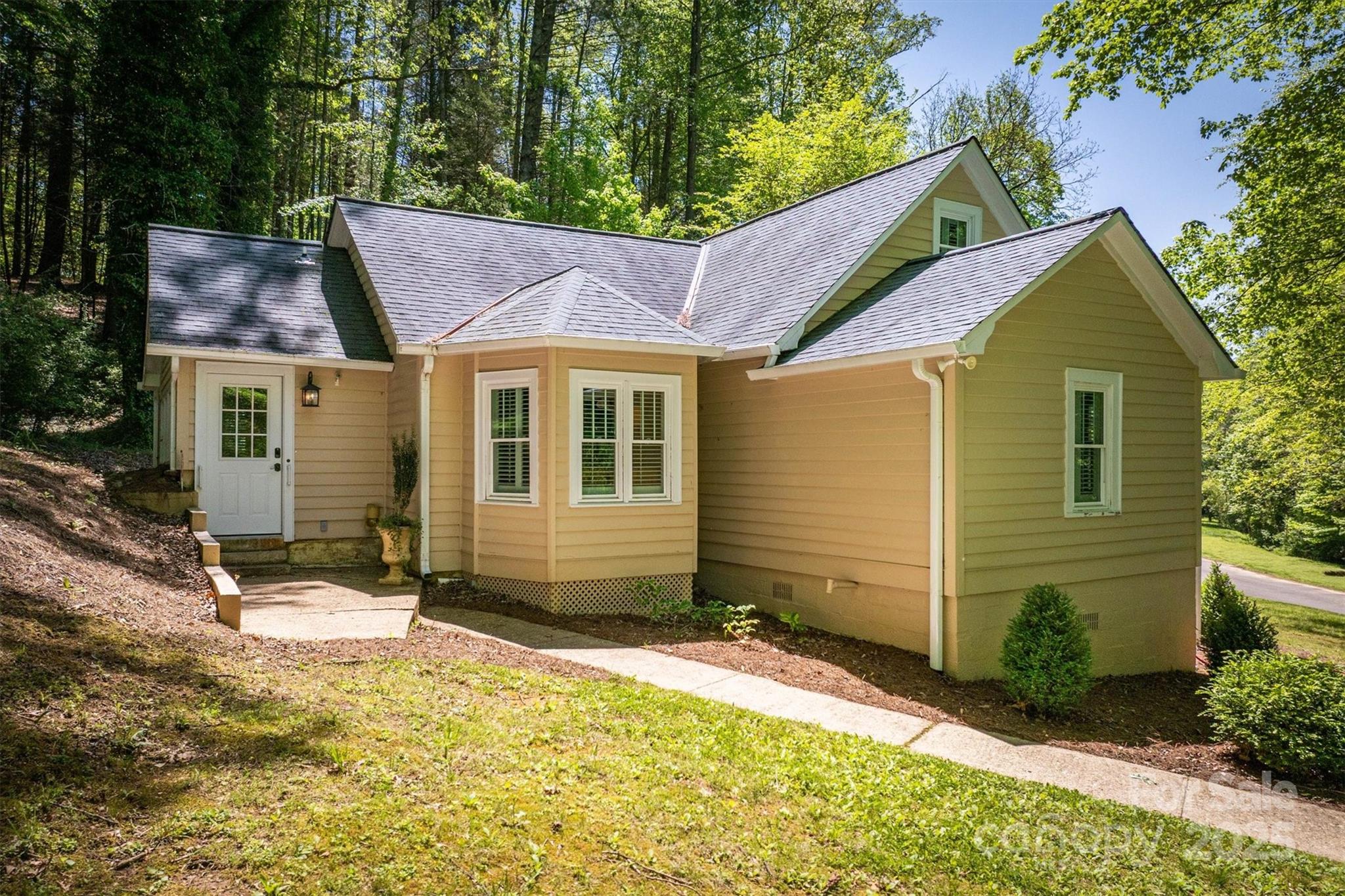 1026 Shelby Lane