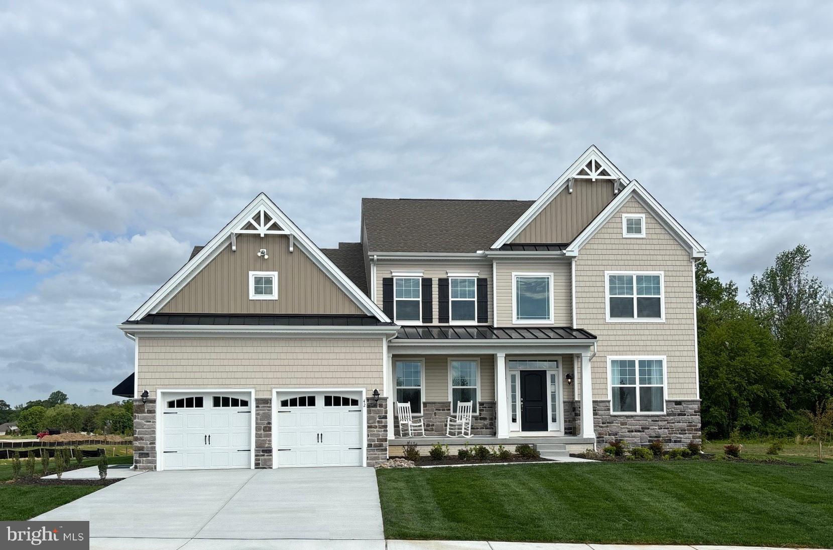 The Kingsport on homesite 8 offers 4 Bedrooms, 2.5 Baths, Sunroom and 2 Car Garage.