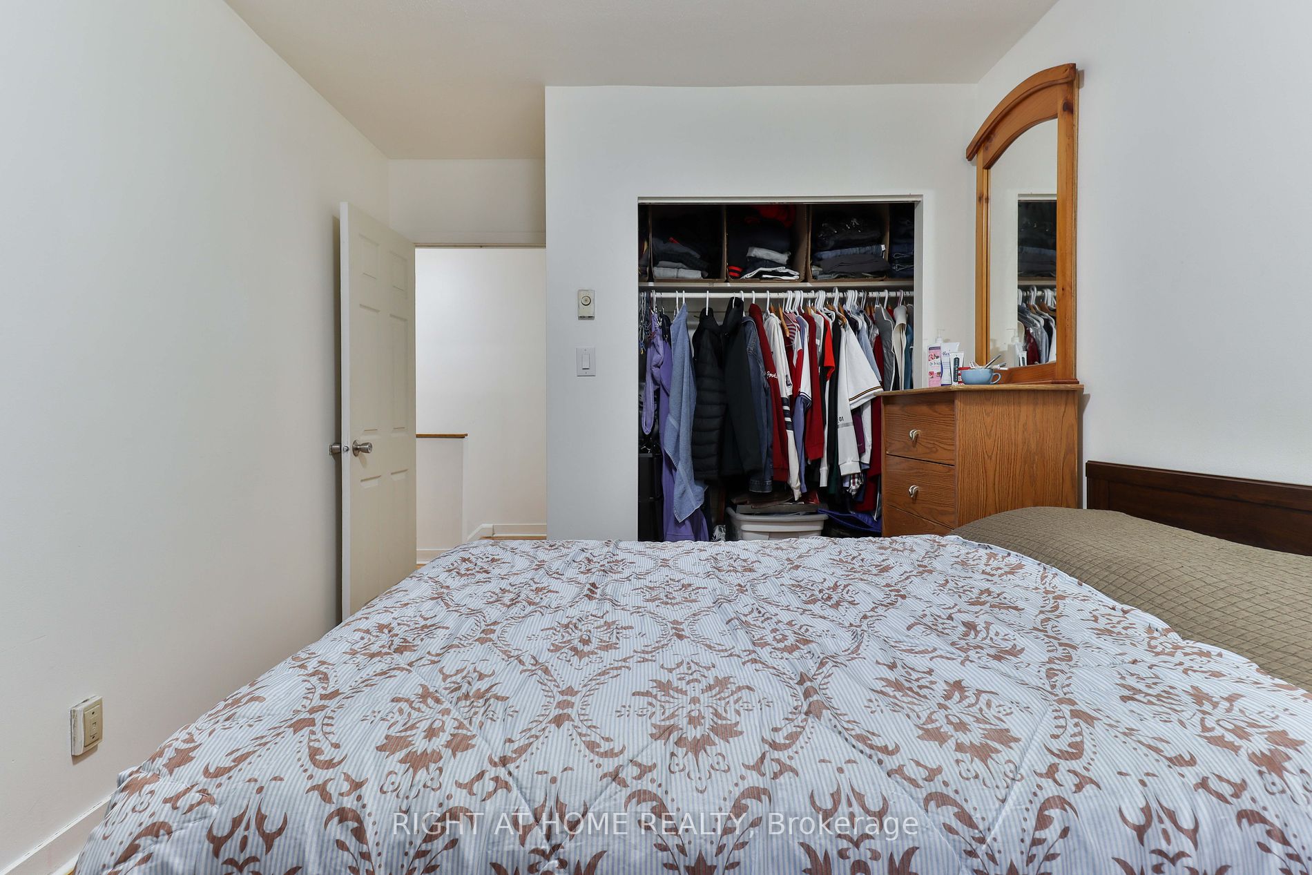 19 London Green Crt 98