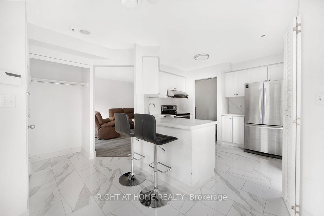 19 Rosebank Dr 302
