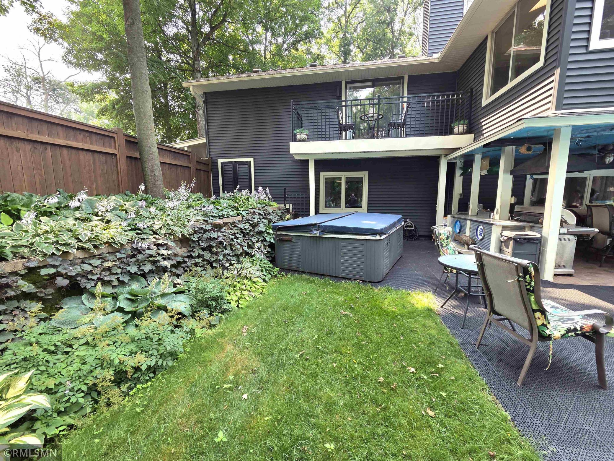 13060 Oakview Lane N