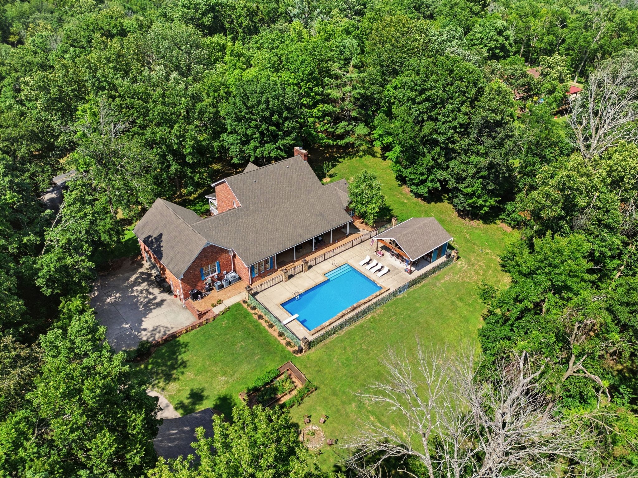 1122 Longview Dr