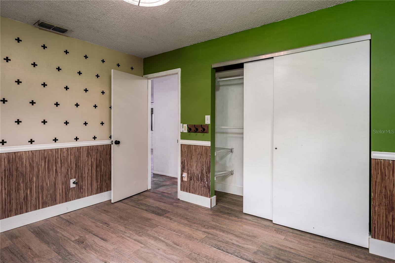 5012 Woodlawn Circle W