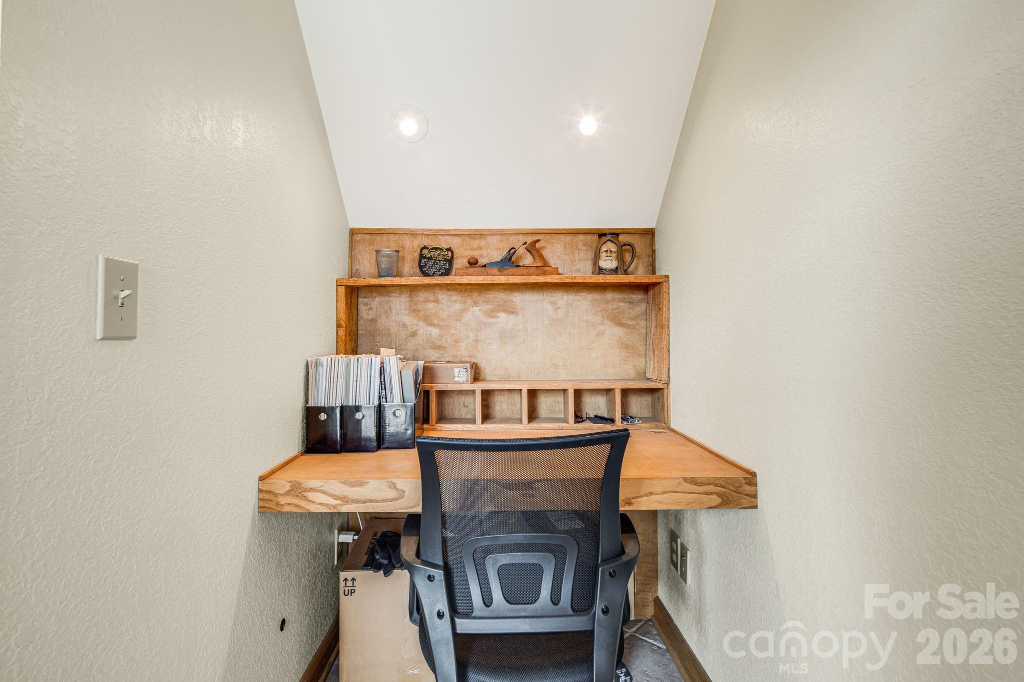 20 Stony Crest Drive