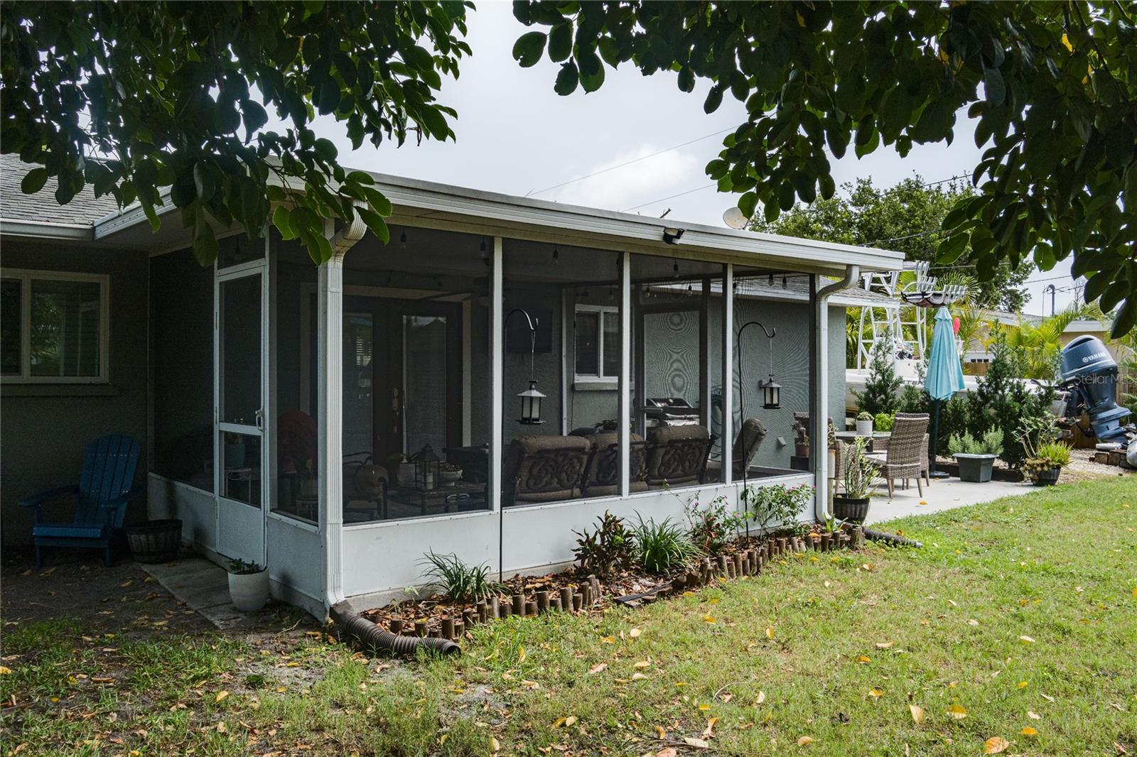 327 43rd Street Boulevard W