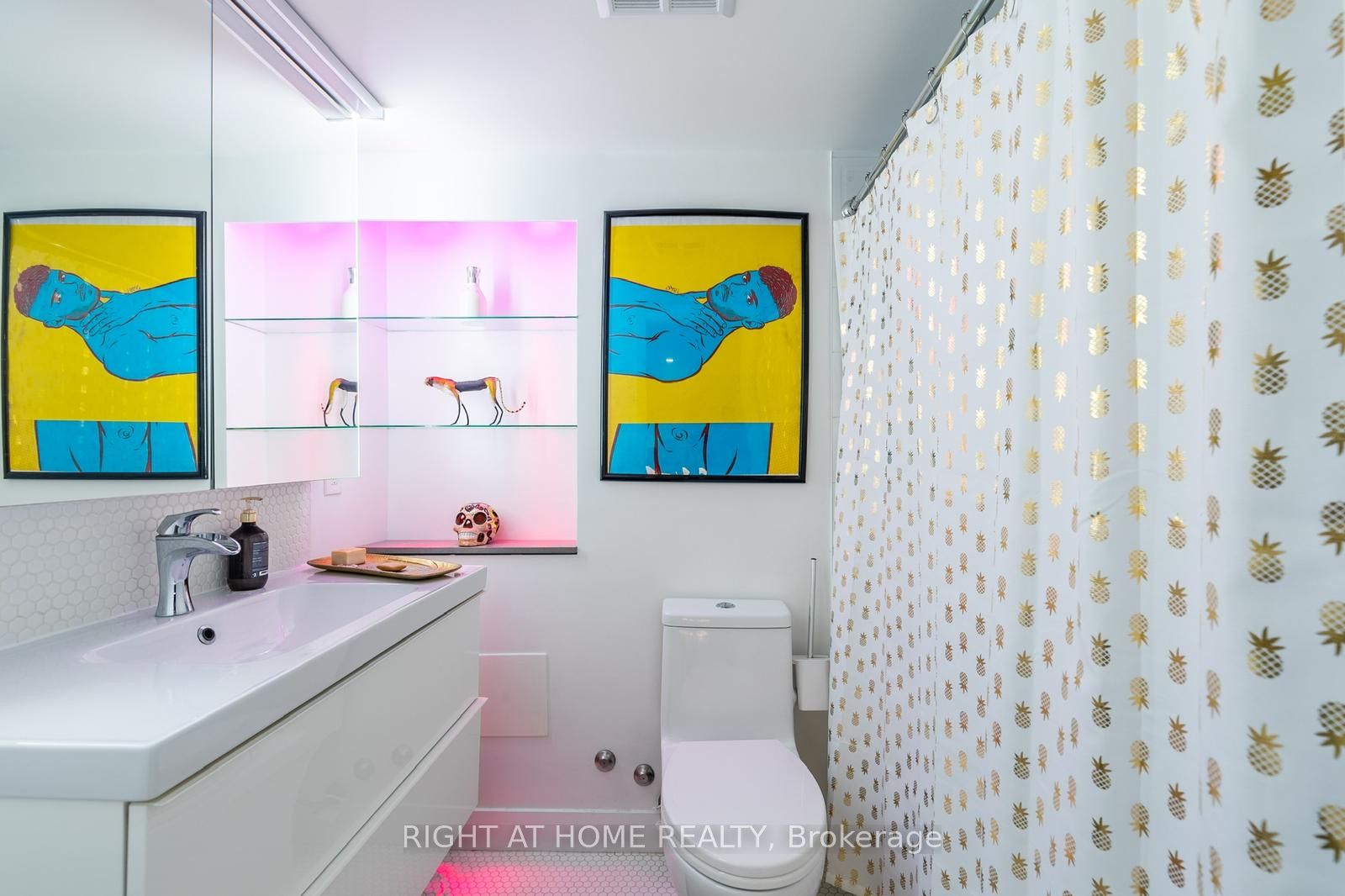 330 E Adelaide St 803