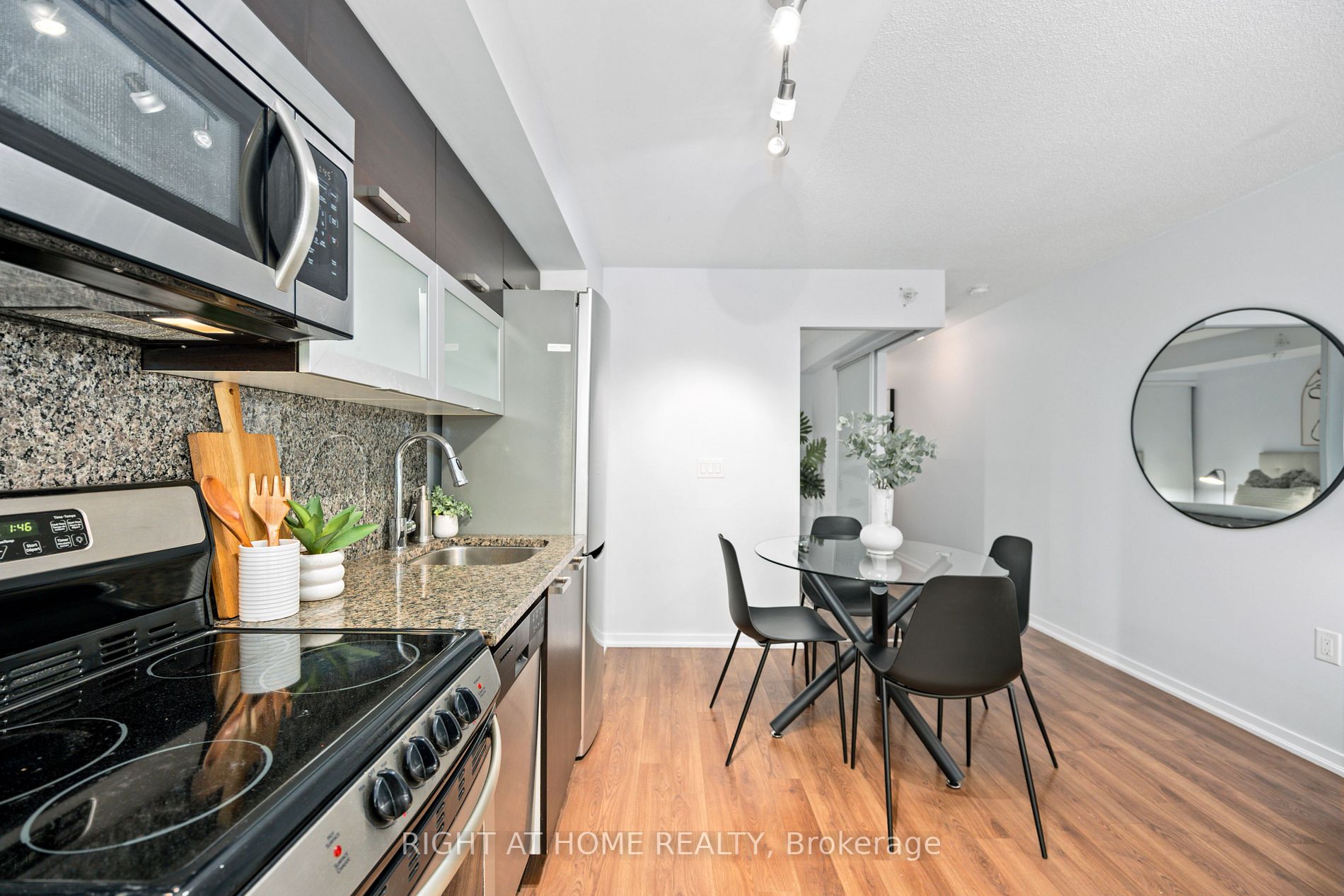 36 Lisgar St 203